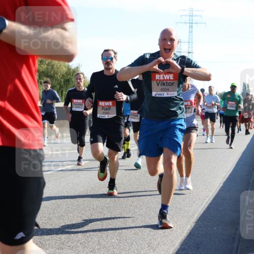 03.10.2025 - Köhlbrandbrückenlauf Strokosch-Dieckow http://msf.ph/oto/9105027 03.10.2025 12:14:18 Position 3 6081, 6390, 4475, 4654 meine-sportfotos.de