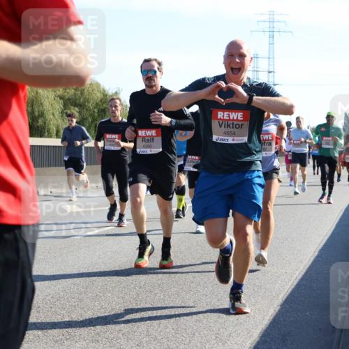 03.10.2025 - Köhlbrandbrückenlauf Strokosch-Dieckow http://msf.ph/oto/9105033 03.10.2025 12:14:18 Position 3 6390, 4654, 162 meine-sportfotos.de