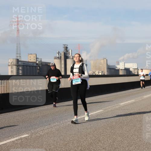 03.10.2025 - Köhlbrandbrückenlauf Lena Gebhardt http://msf.ph/oto/9105050 03.10.2025 10:12:43 Position 2 2859 meine-sportfotos.de