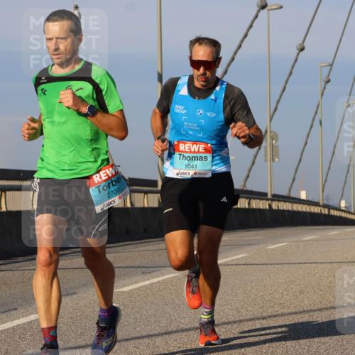 03.10.2025 - Köhlbrandbrückenlauf Strokosch-Dieckow http://msf.ph/oto/9105066 03.10.2025 09:32:09 Position 2 2700, 1041 meine-sportfotos.de