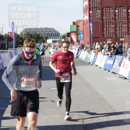 03.10.2025 - Köhlbrandbrückenlauf Jannik Wohlers http://msf.ph/oto/9105081 03.10.2025 12:58:28 Ziel 4083, 4084, 4099, 5706, 5775, 6617, 6732, 6741 meine-sportfotos.de