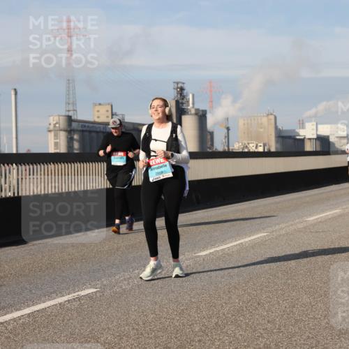 03.10.2025 - Köhlbrandbrückenlauf Lena Gebhardt http://msf.ph/oto/9105084 03.10.2025 10:12:44 Position 2 2859 meine-sportfotos.de