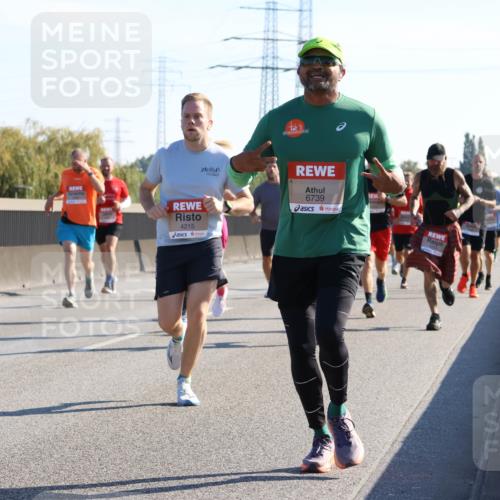 03.10.2025 - Köhlbrandbrückenlauf Strokosch-Dieckow http://msf.ph/oto/9105089 03.10.2025 12:14:21 Position 3 6739, 4215 meine-sportfotos.de
