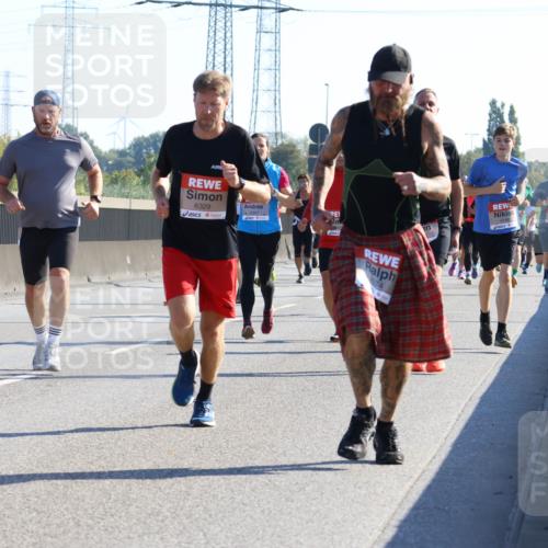 03.10.2025 - Köhlbrandbrückenlauf Strokosch-Dieckow http://msf.ph/oto/9105100 03.10.2025 12:14:24 Position 3 6329, 6341, 274 meine-sportfotos.de