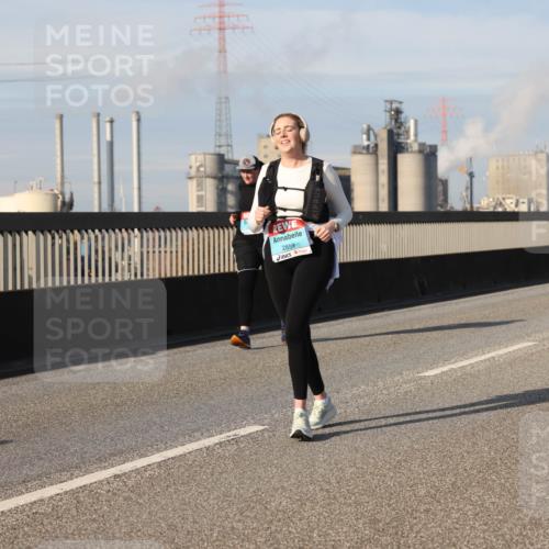 03.10.2025 - Köhlbrandbrückenlauf Lena Gebhardt http://msf.ph/oto/9105111 03.10.2025 10:12:44 Position 2 2859 meine-sportfotos.de
