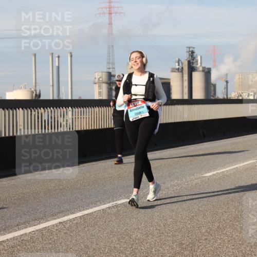 03.10.2025 - Köhlbrandbrückenlauf Lena Gebhardt http://msf.ph/oto/9105126 03.10.2025 10:12:44 Position 2 2859 meine-sportfotos.de