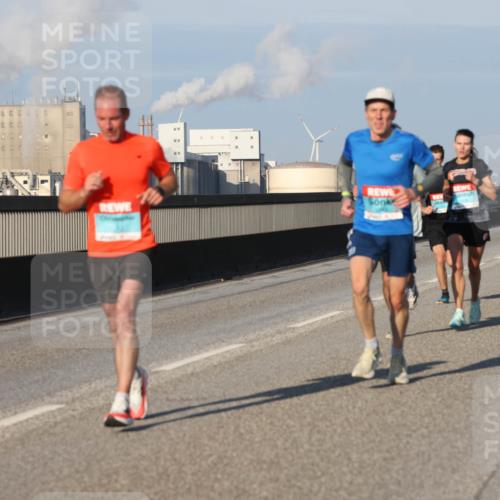 03.10.2025 - Köhlbrandbrückenlauf Lena Gebhardt http://msf.ph/oto/9105130 03.10.2025 09:38:53 Position 2  meine-sportfotos.de