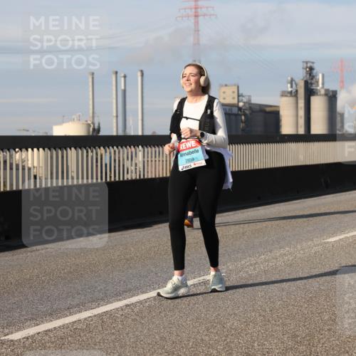 03.10.2025 - Köhlbrandbrückenlauf Lena Gebhardt http://msf.ph/oto/9105140 03.10.2025 10:12:44 Position 2 2859 meine-sportfotos.de
