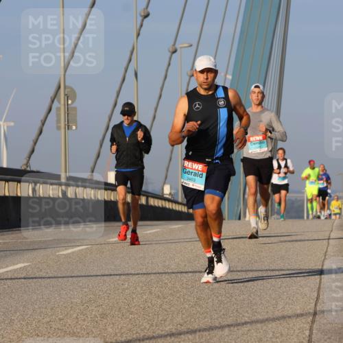 03.10.2025 - Köhlbrandbrückenlauf Strokosch-Dieckow http://msf.ph/oto/9105150 03.10.2025 09:32:41 Position 2 3463, 174 meine-sportfotos.de