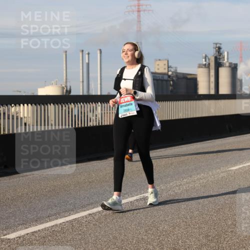 03.10.2025 - Köhlbrandbrückenlauf Lena Gebhardt http://msf.ph/oto/9105154 03.10.2025 10:12:45 Position 2 2859 meine-sportfotos.de