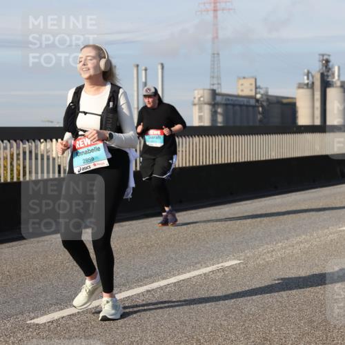03.10.2025 - Köhlbrandbrückenlauf Lena Gebhardt http://msf.ph/oto/9105168 03.10.2025 10:12:45 Position 2 2859 meine-sportfotos.de