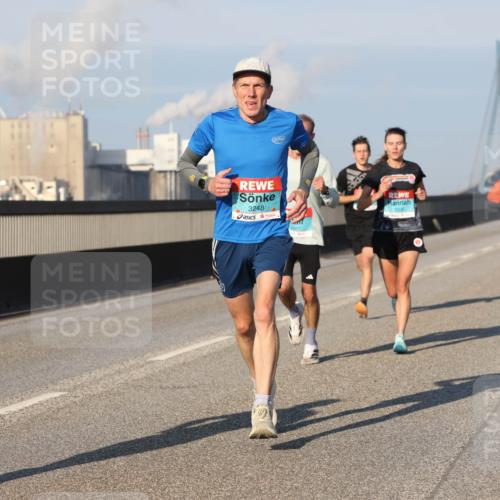 03.10.2025 - Köhlbrandbrückenlauf Lena Gebhardt http://msf.ph/oto/9105173 03.10.2025 09:38:54 Position 2 3248, 3267 meine-sportfotos.de