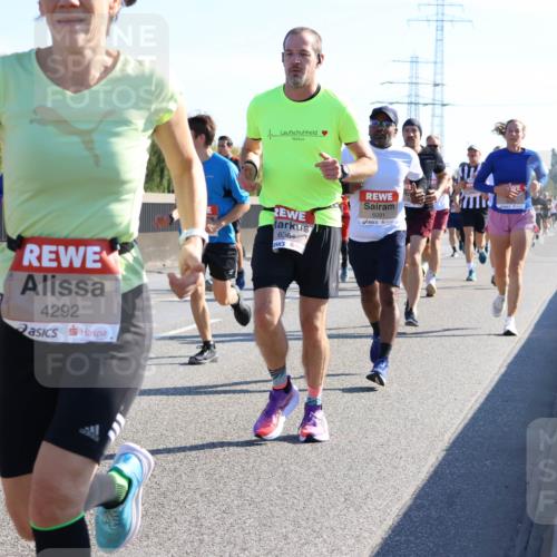 03.10.2025 - Köhlbrandbrückenlauf Strokosch-Dieckow http://msf.ph/oto/9105174 03.10.2025 12:14:38 Position 3 50, 4292, 6364, 6091 meine-sportfotos.de