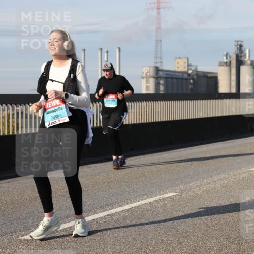 03.10.2025 - Köhlbrandbrückenlauf Lena Gebhardt http://msf.ph/oto/9105183 03.10.2025 10:12:45 Position 2 2859 meine-sportfotos.de