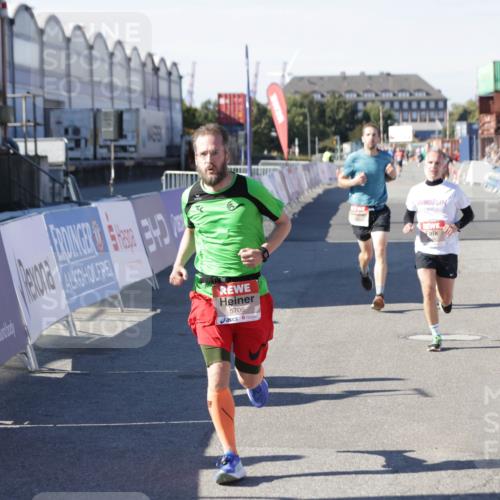 03.10.2025 - Köhlbrandbrückenlauf Jannik Wohlers http://msf.ph/oto/9105188 03.10.2025 12:58:32 Ziel 4084, 4148, 4241, 5706, 5775, 6617, 6741 meine-sportfotos.de