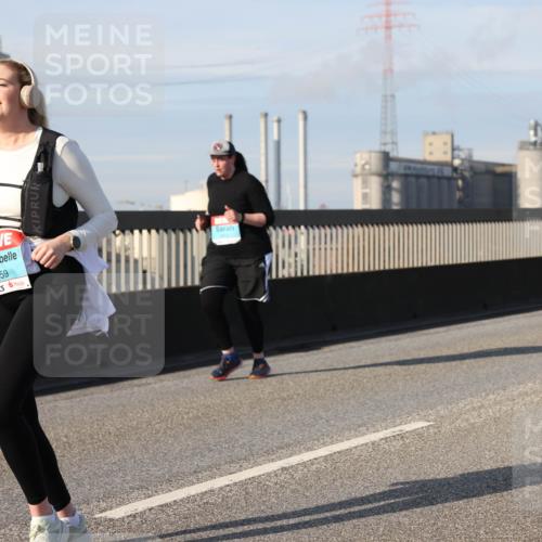 03.10.2025 - Köhlbrandbrückenlauf Lena Gebhardt http://msf.ph/oto/9105201 03.10.2025 10:12:46 Position 2 2859 meine-sportfotos.de