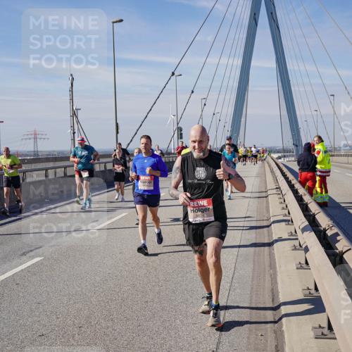 03.10.2025 - Köhlbrandbrückenlauf Michael Burmester http://msf.ph/oto/9105208 03.10.2025 12:49:05 Position 2 1887, 5678 meine-sportfotos.de