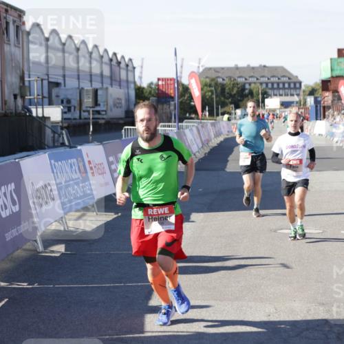 03.10.2025 - Köhlbrandbrückenlauf Jannik Wohlers http://msf.ph/oto/9105209 03.10.2025 12:58:32 Ziel 4084, 4148, 4241, 5706, 5775, 6617, 6741 meine-sportfotos.de