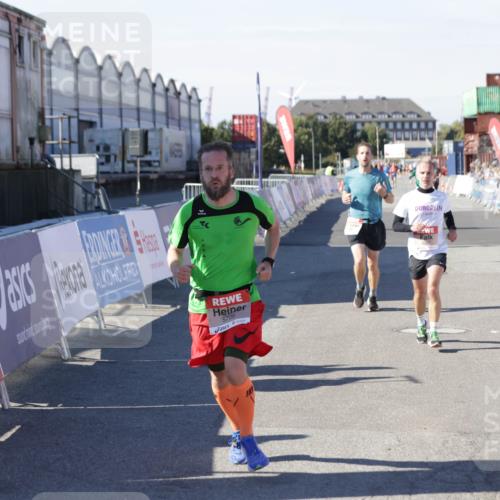 03.10.2025 - Köhlbrandbrückenlauf Jannik Wohlers http://msf.ph/oto/9105215 03.10.2025 12:58:32 Ziel 4084, 4148, 4241, 5706, 5775, 6617, 6741 meine-sportfotos.de