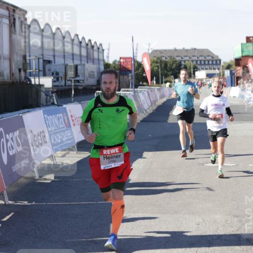 03.10.2025 - Köhlbrandbrückenlauf Jannik Wohlers http://msf.ph/oto/9105229 03.10.2025 12:58:33 Ziel 4084, 4148, 4241, 5706, 5775, 6617, 6741 meine-sportfotos.de