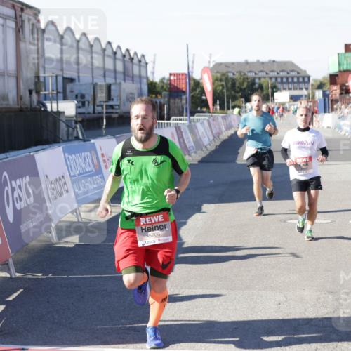 03.10.2025 - Köhlbrandbrückenlauf Jannik Wohlers http://msf.ph/oto/9105250 03.10.2025 12:58:33 Ziel 4084, 4148, 4241, 5706, 5775, 6617, 6741 meine-sportfotos.de