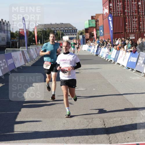 03.10.2025 - Köhlbrandbrückenlauf Jannik Wohlers http://msf.ph/oto/9105259 03.10.2025 12:58:34 Ziel 4084, 4148, 4241, 5706, 5775, 6617, 6741 meine-sportfotos.de