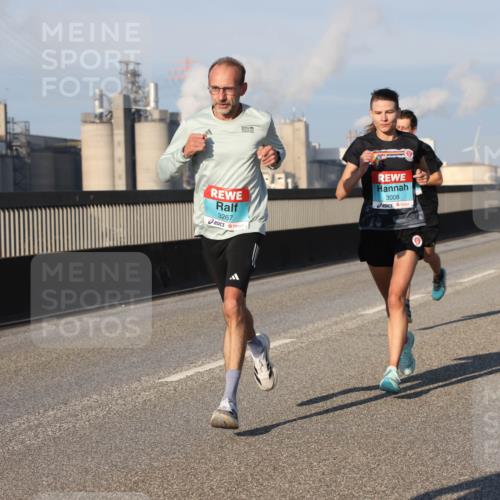 03.10.2025 - Köhlbrandbrückenlauf Lena Gebhardt http://msf.ph/oto/9105266 03.10.2025 09:38:56 Position 2 3267, 3008 meine-sportfotos.de