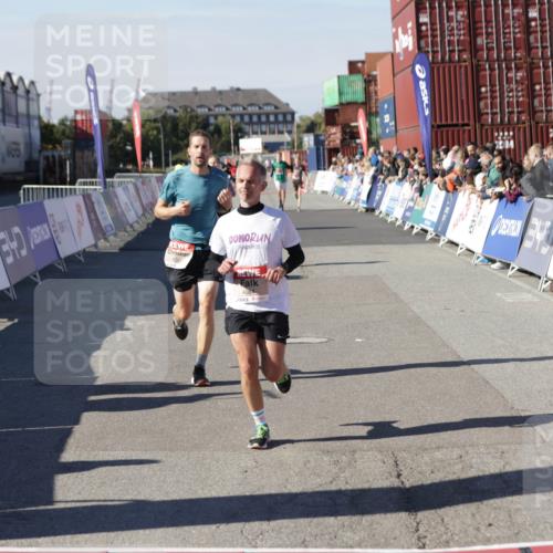 03.10.2025 - Köhlbrandbrückenlauf Jannik Wohlers http://msf.ph/oto/9105267 03.10.2025 12:58:34 Ziel 4084, 4148, 4241, 5706, 5775, 6617, 6741 meine-sportfotos.de