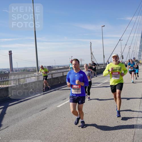 03.10.2025 - Köhlbrandbrückenlauf Michael Burmester http://msf.ph/oto/9105274 03.10.2025 12:49:07 Position 2 6448, 6791 meine-sportfotos.de