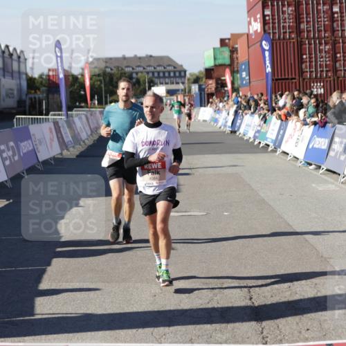 03.10.2025 - Köhlbrandbrückenlauf Jannik Wohlers http://msf.ph/oto/9105291 03.10.2025 12:58:34 Ziel 4084, 4148, 4241, 5706, 5775, 6617, 6741 meine-sportfotos.de