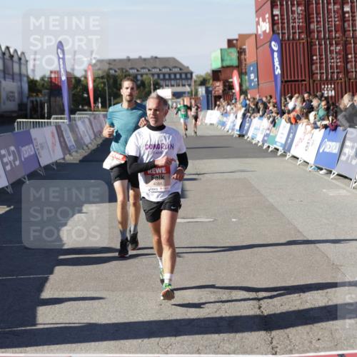 03.10.2025 - Köhlbrandbrückenlauf Jannik Wohlers http://msf.ph/oto/9105296 03.10.2025 12:58:34 Ziel 4084, 4148, 4241, 5706, 5775, 6617, 6741 meine-sportfotos.de