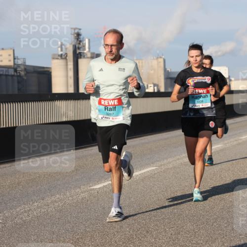 03.10.2025 - Köhlbrandbrückenlauf Lena Gebhardt http://msf.ph/oto/9105298 03.10.2025 09:38:56 Position 2 3267, 3008 meine-sportfotos.de