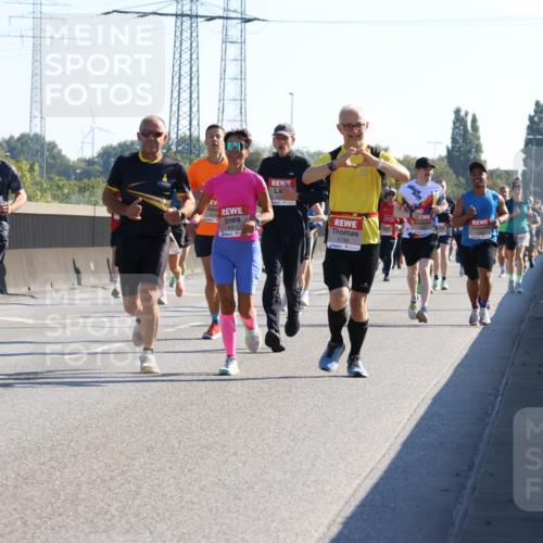 03.10.2025 - Köhlbrandbrückenlauf Strokosch-Dieckow http://msf.ph/oto/9105307 03.10.2025 12:14:53 Position 3 4219, 4061, 5799 meine-sportfotos.de