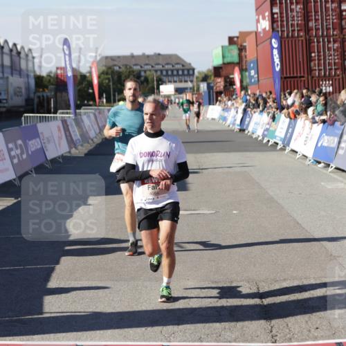 03.10.2025 - Köhlbrandbrückenlauf Jannik Wohlers http://msf.ph/oto/9105317 03.10.2025 12:58:34 Ziel 4084, 4148, 4241, 5706, 5775, 6617, 6741 meine-sportfotos.de