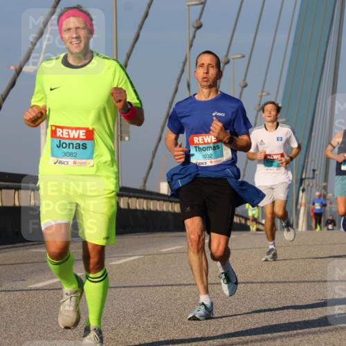03.10.2025 - Köhlbrandbrückenlauf Strokosch-Dieckow http://msf.ph/oto/9105332 03.10.2025 09:32:59 Position 2 3082, 1032 meine-sportfotos.de
