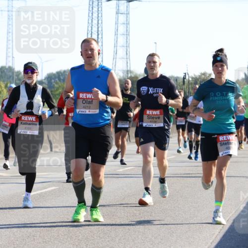 03.10.2025 - Köhlbrandbrückenlauf Strokosch-Dieckow http://msf.ph/oto/9105344 03.10.2025 12:15:03 Position 3 4151, 4212, 4158, 2025, 4025 meine-sportfotos.de