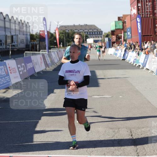03.10.2025 - Köhlbrandbrückenlauf Jannik Wohlers http://msf.ph/oto/9105358 03.10.2025 12:58:34 Ziel 4084, 4148, 4241, 5706, 5775, 6617, 6741 meine-sportfotos.de