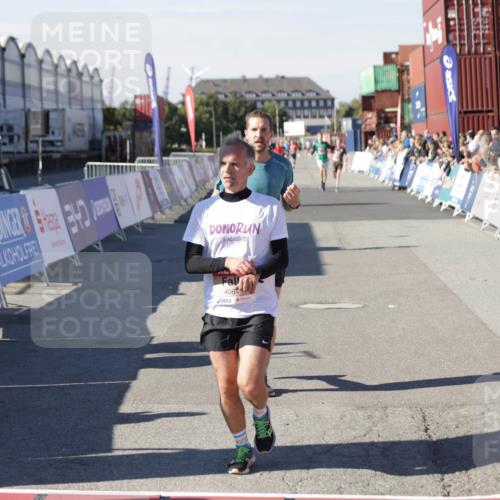 03.10.2025 - Köhlbrandbrückenlauf Jannik Wohlers http://msf.ph/oto/9105367 03.10.2025 12:58:34 Ziel 4084, 4148, 4241, 5706, 5775, 6617, 6741 meine-sportfotos.de