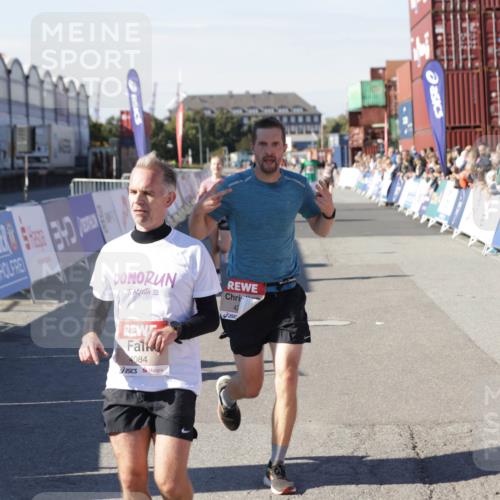 03.10.2025 - Köhlbrandbrückenlauf Jannik Wohlers http://msf.ph/oto/9105381 03.10.2025 12:58:35 Ziel 4084, 4148, 4241, 5706, 5775, 6617, 6741 meine-sportfotos.de
