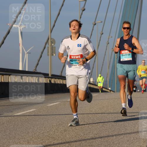 03.10.2025 - Köhlbrandbrückenlauf Strokosch-Dieckow http://msf.ph/oto/9105384 03.10.2025 09:33:02 Position 2 3154, 1017 meine-sportfotos.de