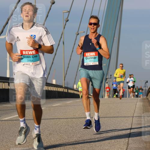 03.10.2025 - Köhlbrandbrückenlauf Strokosch-Dieckow http://msf.ph/oto/9105401 03.10.2025 09:33:03 Position 2 3154, 1017 meine-sportfotos.de