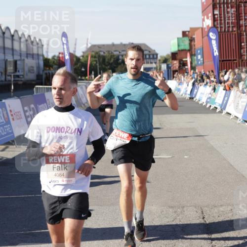 03.10.2025 - Köhlbrandbrückenlauf Jannik Wohlers http://msf.ph/oto/9105415 03.10.2025 12:58:35 Ziel 4084, 4148, 4241, 5706, 5775, 6617, 6741 meine-sportfotos.de