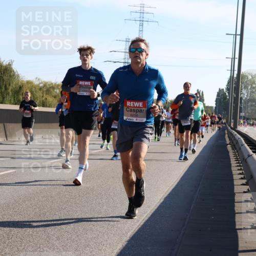 03.10.2025 - Köhlbrandbrückenlauf Strokosch-Dieckow http://msf.ph/oto/9105416 03.10.2025 12:15:29 Position 3 6256 meine-sportfotos.de