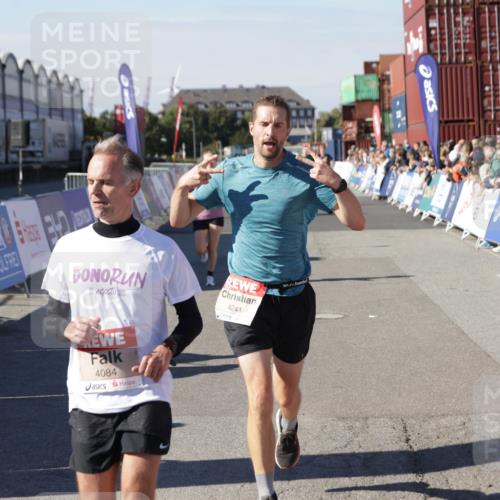 03.10.2025 - Köhlbrandbrückenlauf Jannik Wohlers http://msf.ph/oto/9105431 03.10.2025 12:58:35 Ziel 4084, 4148, 4241, 5706, 5775, 6617, 6741 meine-sportfotos.de
