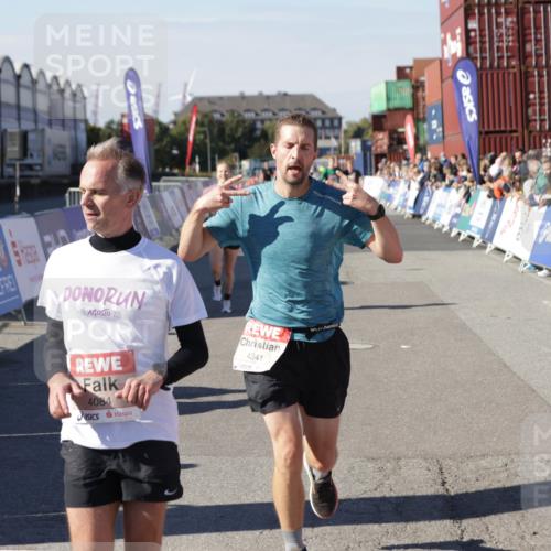 03.10.2025 - Köhlbrandbrückenlauf Jannik Wohlers http://msf.ph/oto/9105437 03.10.2025 12:58:35 Ziel 4084, 4148, 4241, 5706, 5775, 6617, 6741 meine-sportfotos.de