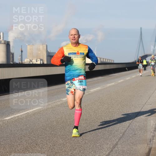 03.10.2025 - Köhlbrandbrückenlauf Lena Gebhardt http://msf.ph/oto/9105445 03.10.2025 09:38:59 Position 2 2, 112, 26, 3610 meine-sportfotos.de