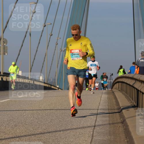 03.10.2025 - Köhlbrandbrückenlauf Strokosch-Dieckow http://msf.ph/oto/9105447 03.10.2025 09:33:11 Position 2 1044 meine-sportfotos.de