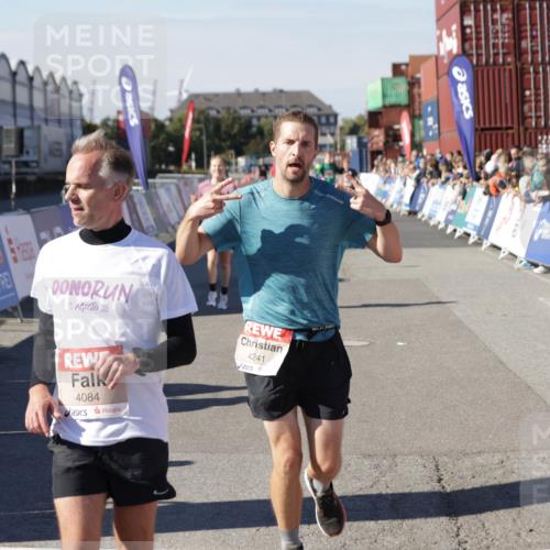 03.10.2025 - Köhlbrandbrückenlauf Jannik Wohlers http://msf.ph/oto/9105448 03.10.2025 12:58:36 Ziel 4084, 4148, 4241, 5706, 5775, 6617 meine-sportfotos.de