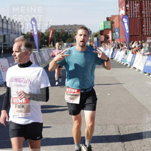 03.10.2025 - Köhlbrandbrückenlauf Jannik Wohlers http://msf.ph/oto/9105456 03.10.2025 12:58:36 Ziel 4084, 4148, 4241, 5706, 5775, 6617 meine-sportfotos.de