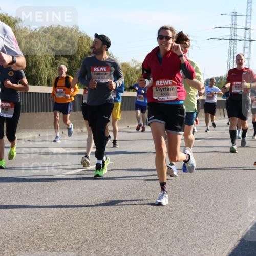 03.10.2025 - Köhlbrandbrückenlauf Strokosch-Dieckow http://msf.ph/oto/9105460 03.10.2025 12:15:37 Position 3 4129, 5791, 4172, 6308 meine-sportfotos.de